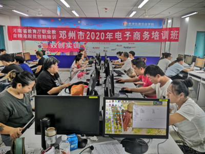 脫貧戶余春燕 從受助到助人，用電商技術(shù)服務(wù)村民頌黨恩