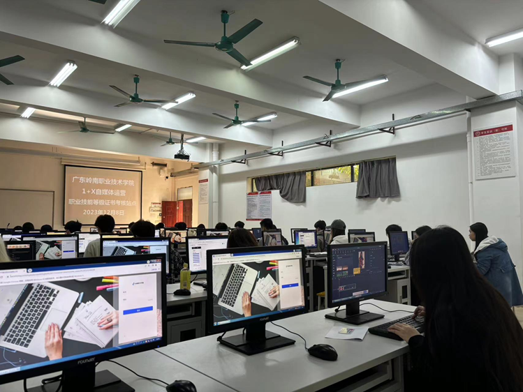 電子商務(wù)學(xué)院成功組織首批“1+X”自媒體運(yùn)營(yíng)（中級(jí)）技能等級(jí)證書培訓(xùn)與認(rèn)證考試